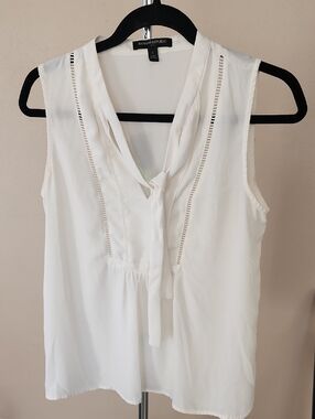 Banana Republic Cream Sleeveless Tie-Neck Camisole